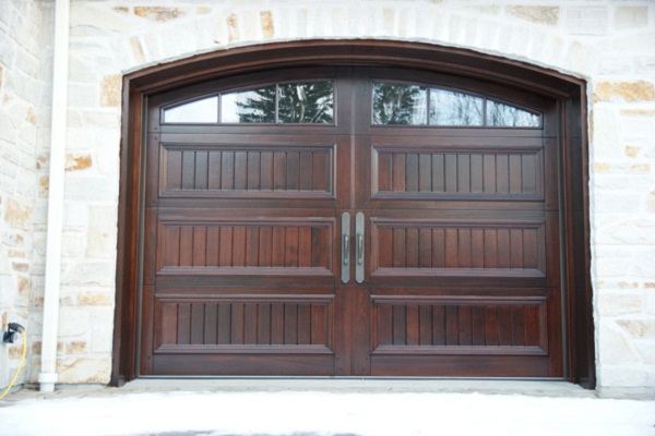 Notre porte de garage de bois massif