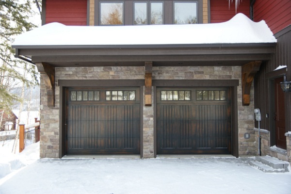 Notre porte de garage de bois massif