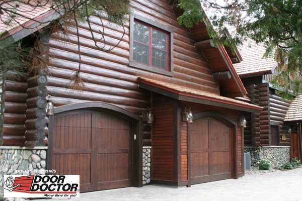 Notre porte de garage de bois massif